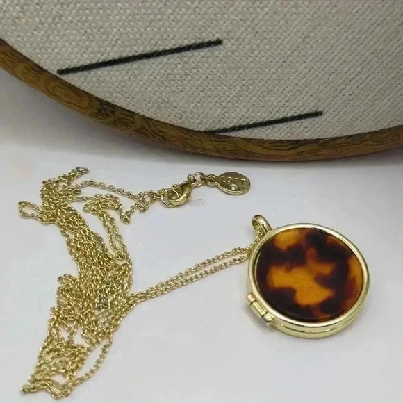 LOFT Necklace locket with GoldTone and tortoise - Picture 4 of 6